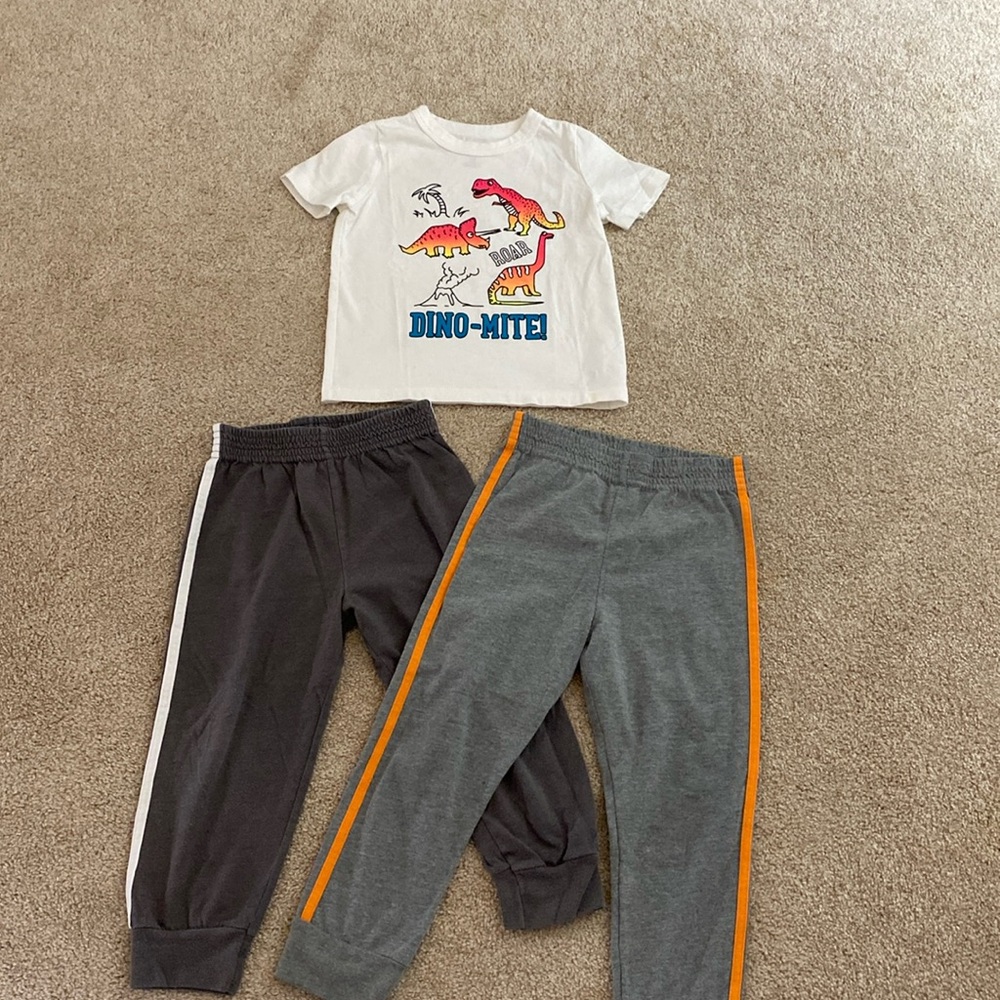 Toddler t-shirt with 2 jogger pants for boys 3T